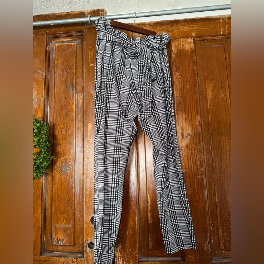 SHEIN Black and White Gingham Trousers with Paper Bag Waist